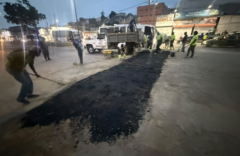 Bachean la avenida El Ejército