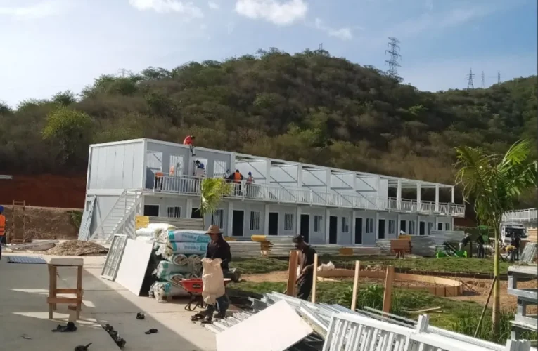 Entregaron un lote de casas sin servicios en Ciudad Caribia