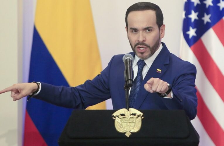 Presidente de Colombia ordena deportar a venezolanos irregulares