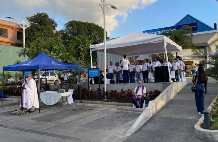 La Guaira se iluminó en un acto de fe y gratitud