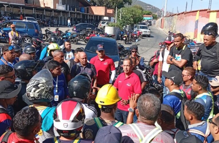 Tramitadores entraron con sus motos al puerto