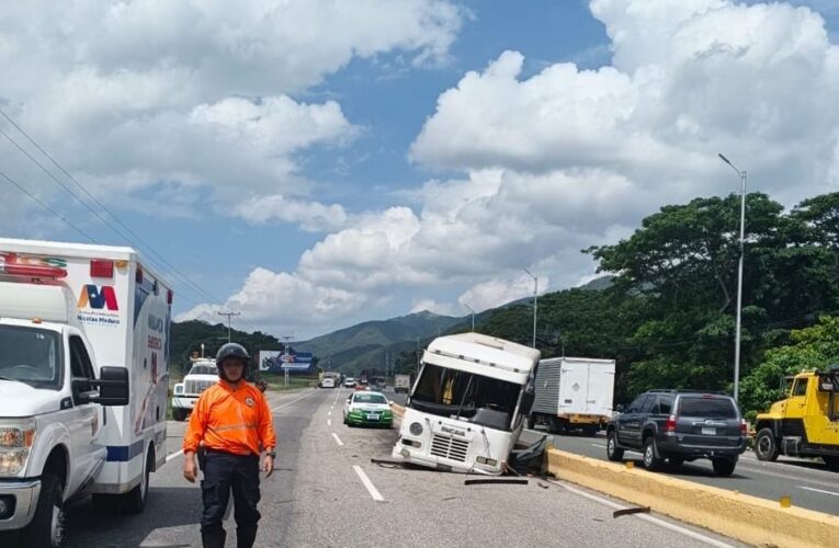 Una docente muerta y 8 alumnos heridos en la ARC