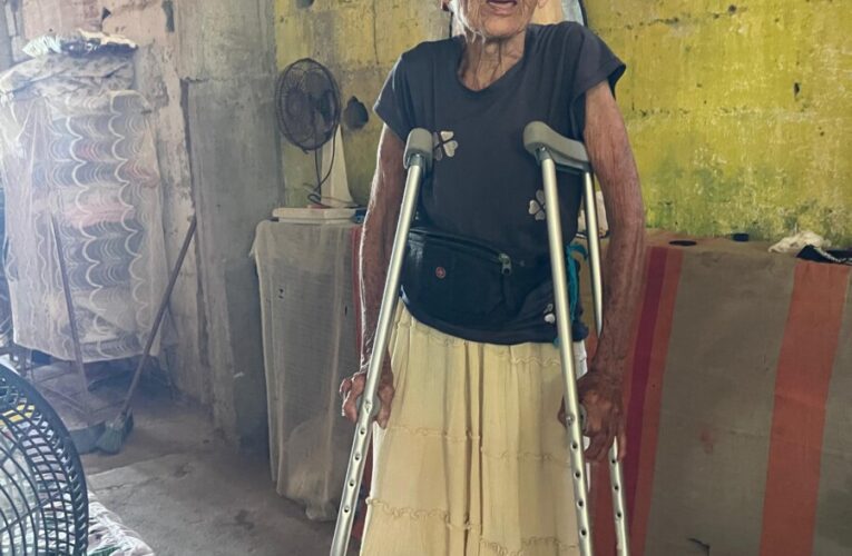 En Catamare dejaron a una abuela sin repararle su vivienda