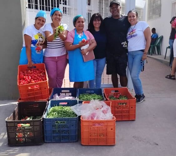 Sofía de Pasquale y Finca Dos Aguas donaron alimentos