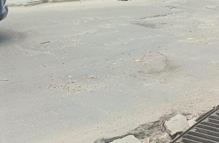 Buseteros embarcan a los usuarios por pésimo estado de las vías