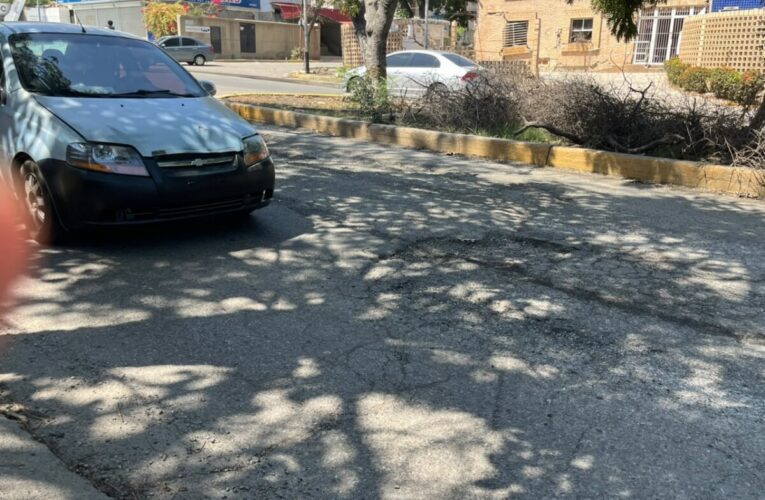 Abundan los huecos en Tanaguarena y Caraballeda