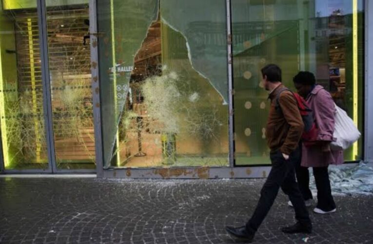 París recupera la calma tras imponer toques de queda localizados
